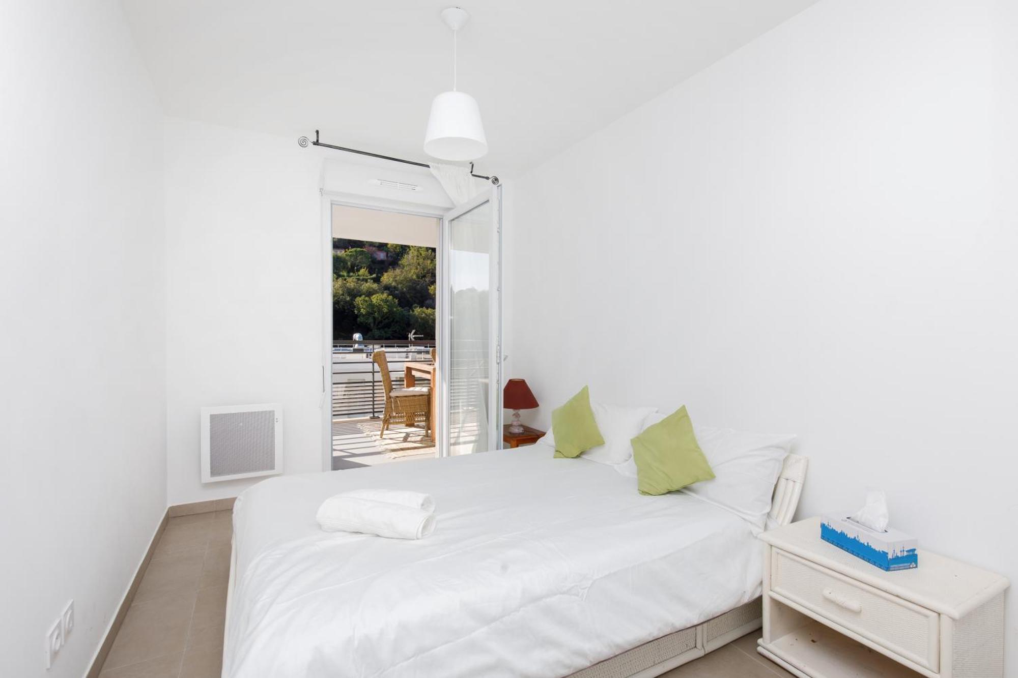 Lovely 2 Bedroom Condo With Pool วาลูริส ภายนอก รูปภาพ