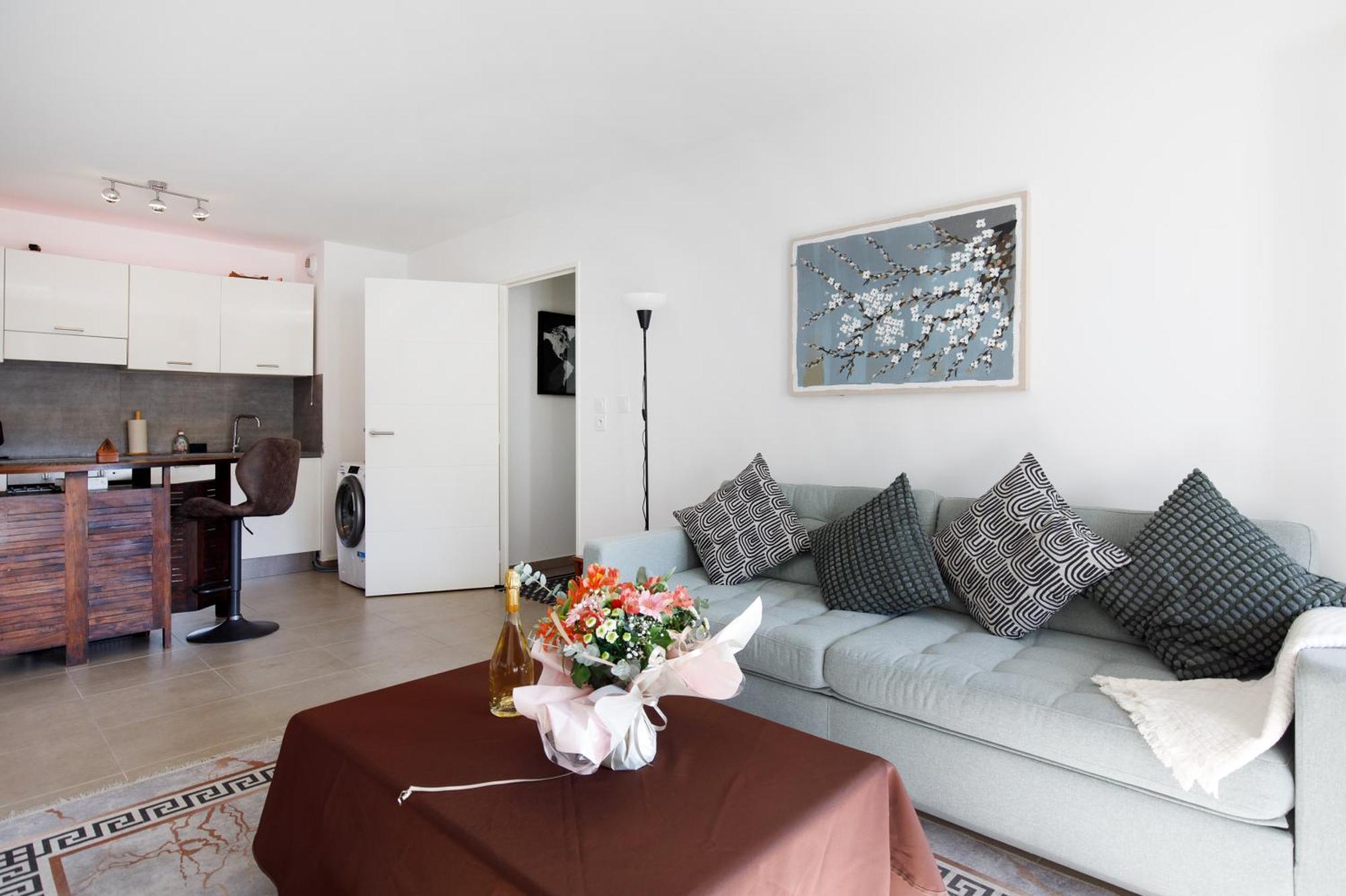 Lovely 2 Bedroom Condo With Pool วาลูริส ภายนอก รูปภาพ