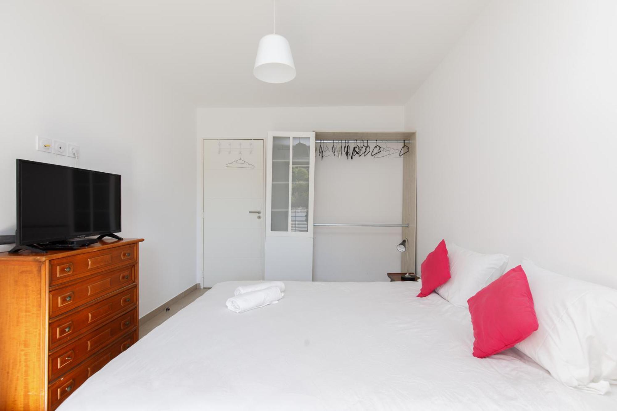 Lovely 2 Bedroom Condo With Pool วาลูริส ภายนอก รูปภาพ