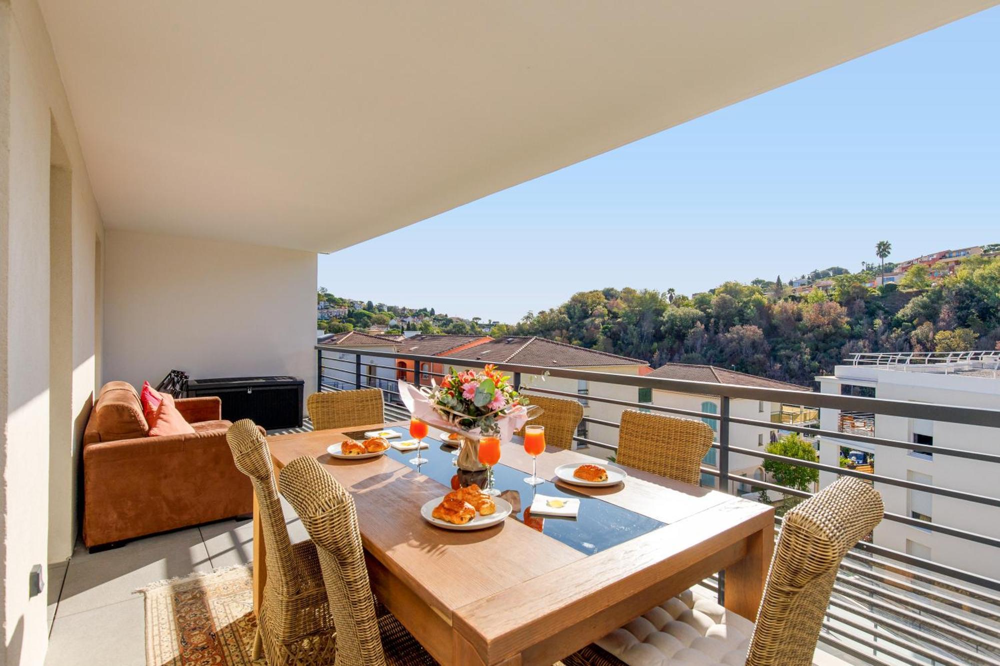 Lovely 2 Bedroom Condo With Pool วาลูริส ภายนอก รูปภาพ