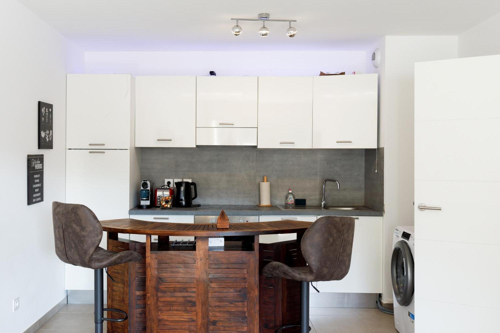 Lovely 2 Bedroom Condo With Pool วาลูริส ภายนอก รูปภาพ