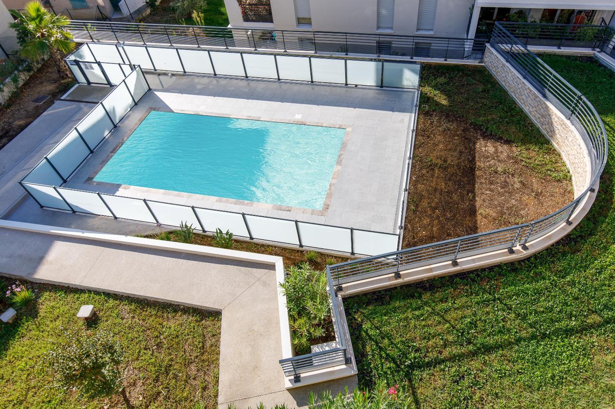 Lovely 2 Bedroom Condo With Pool วาลูริส ภายนอก รูปภาพ