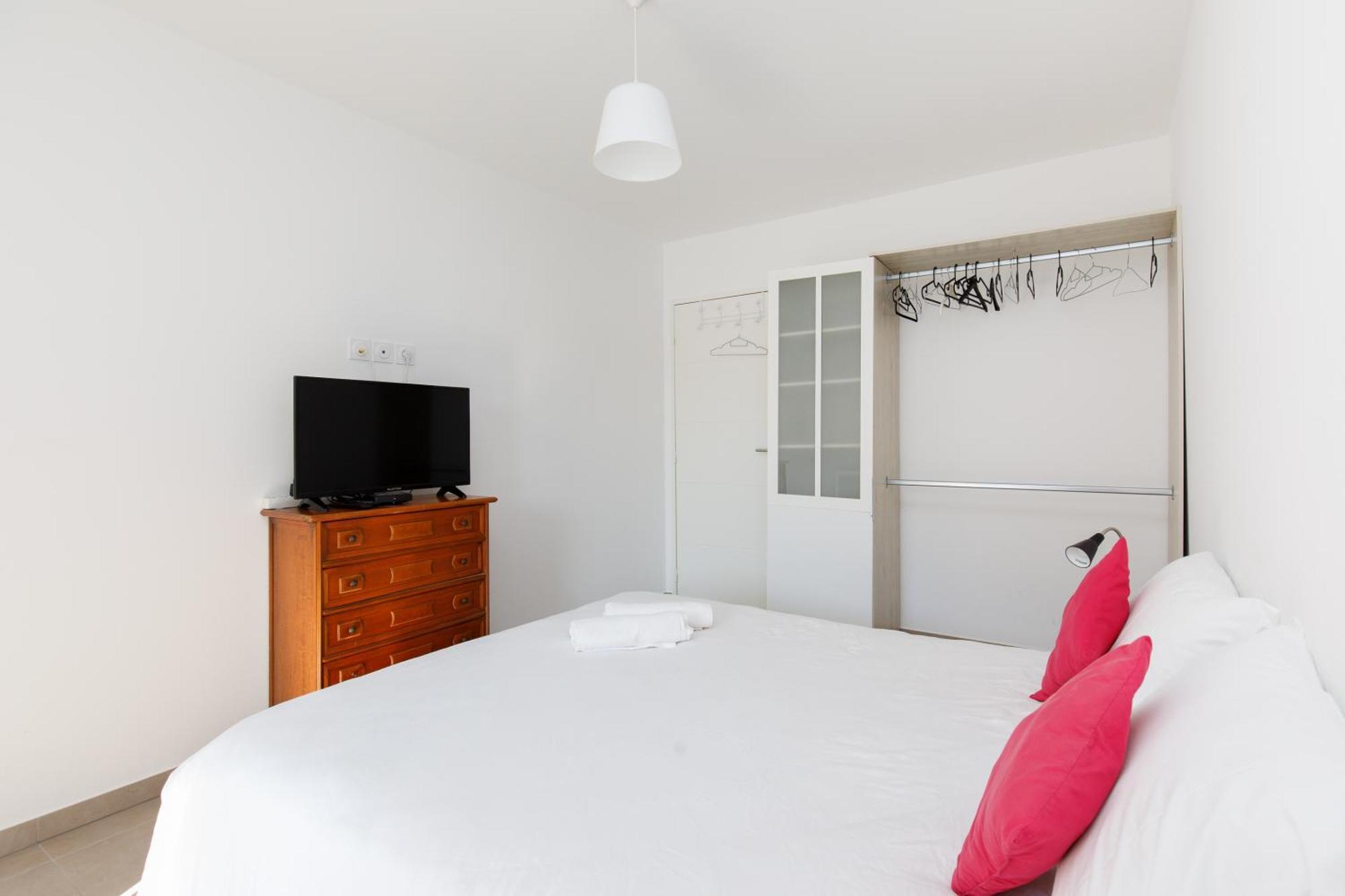 Lovely 2 Bedroom Condo With Pool วาลูริส ภายนอก รูปภาพ